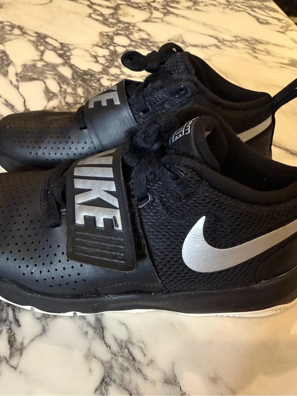 Nike Team Hustle D 8 GS Kids Basketball Shoes Black Silver 3Y 881941-001